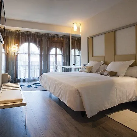 & Princesa Munia Hotel 4*