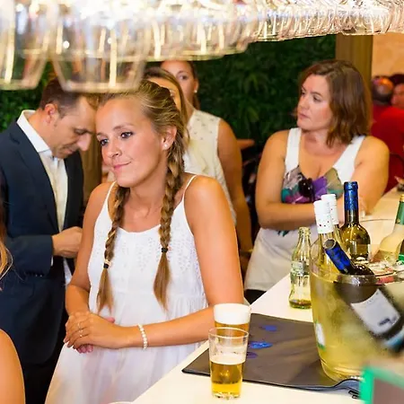 & Princesa Munia Oviedo