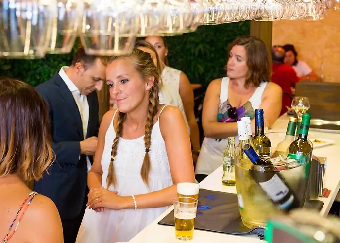 & Princesa Munia Oviédo